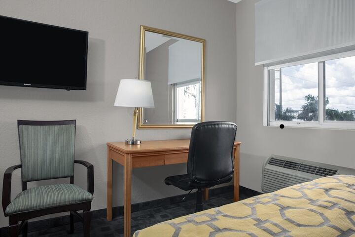Room 10 of 14