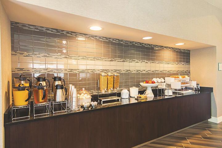 Breakfast/Coffee Service 46 of 52