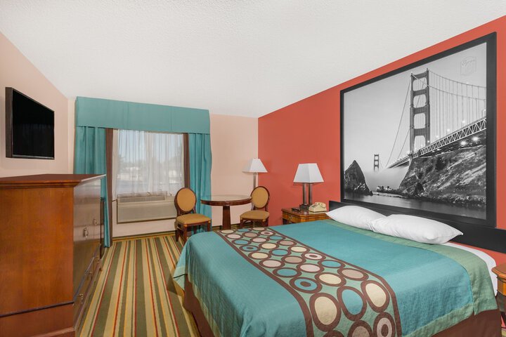 Room 11 of 27