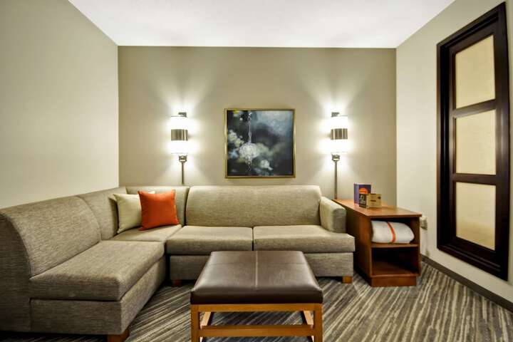 Room 21 of 40