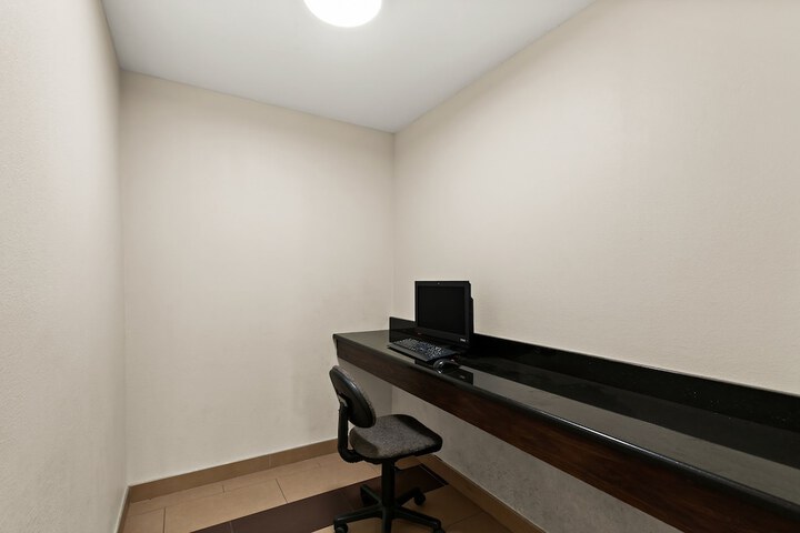 Business Center 34 of 34