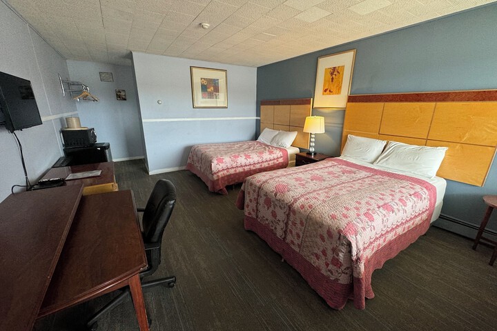 Room 18 of 28