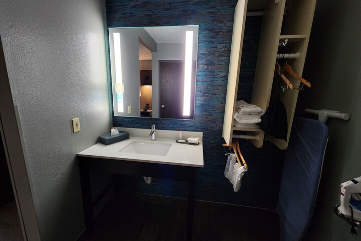 Room 19 of 42