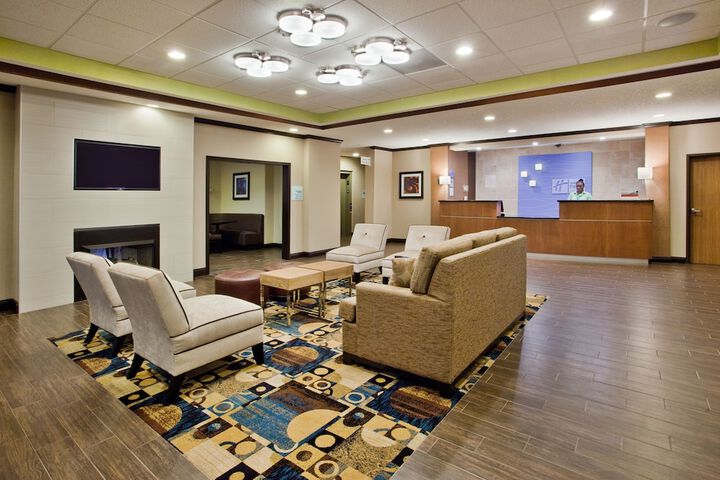 Holiday Inn Express & Suites Buford NE - Lake Lanier by IHG