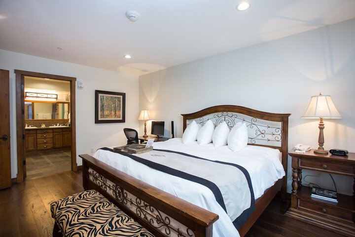Room 32 of 63