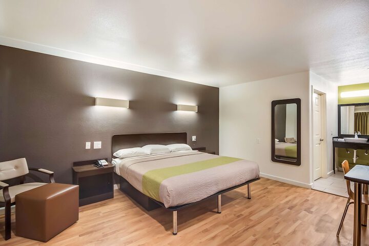 Room 19 of 36