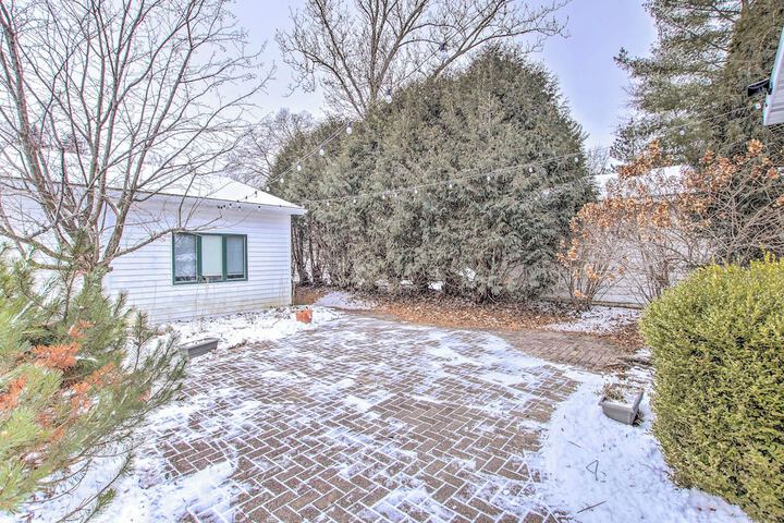 Green Lake Vacation Home w / Screened Porch!
