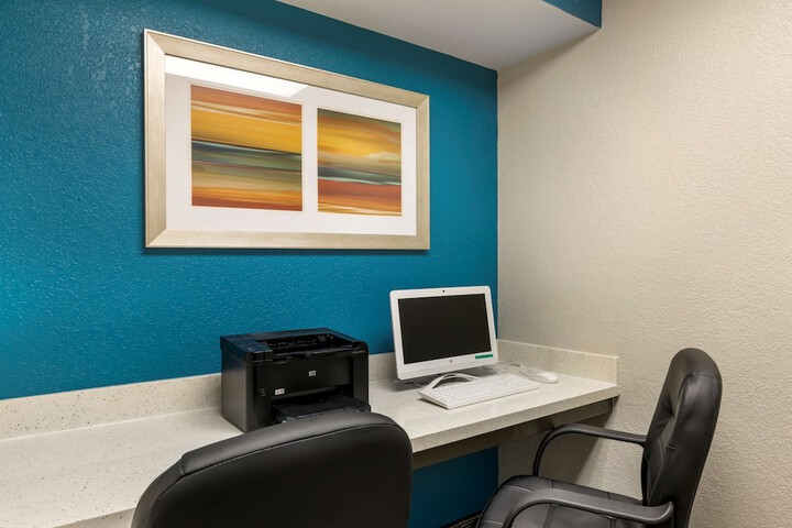 Business Center 39 of 39