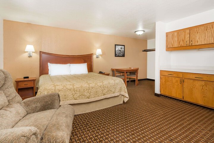 Room 13 of 23