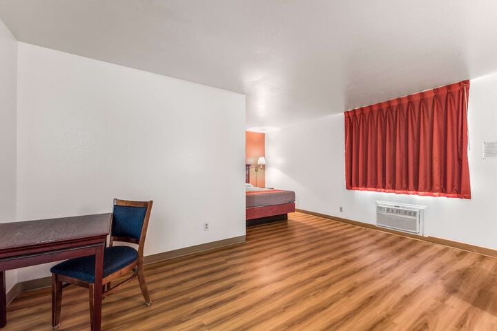 Room 18 of 32