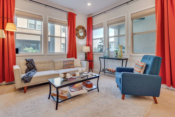 12 Mi to Dtla! Multi-level Charmer w / Pool Access