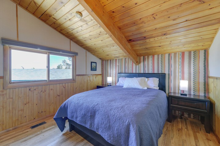 Spacious Pinedale Home w / Mountain Range View