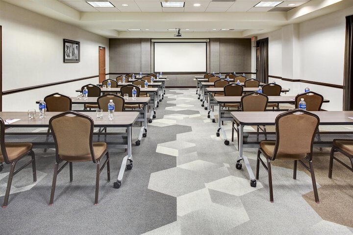 Hyatt Place Detroit / Livonia