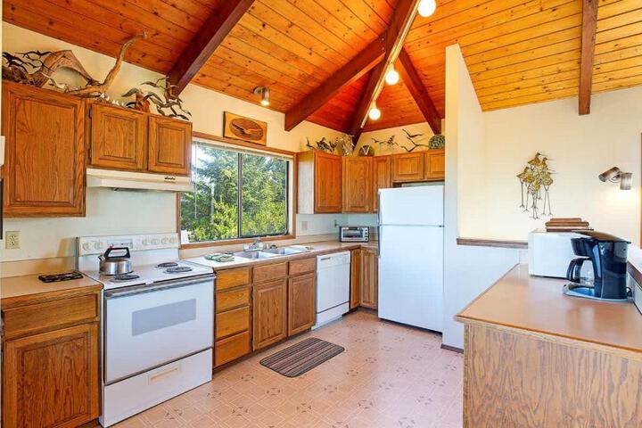 Haven Hideaway - Ocean Views from Every Room