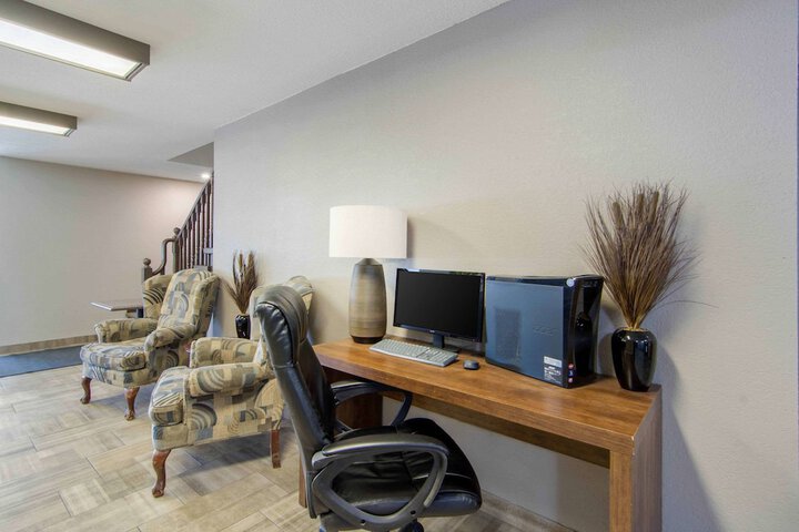 Business Center 19 of 19