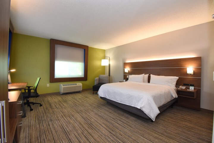 Room 10 of 38