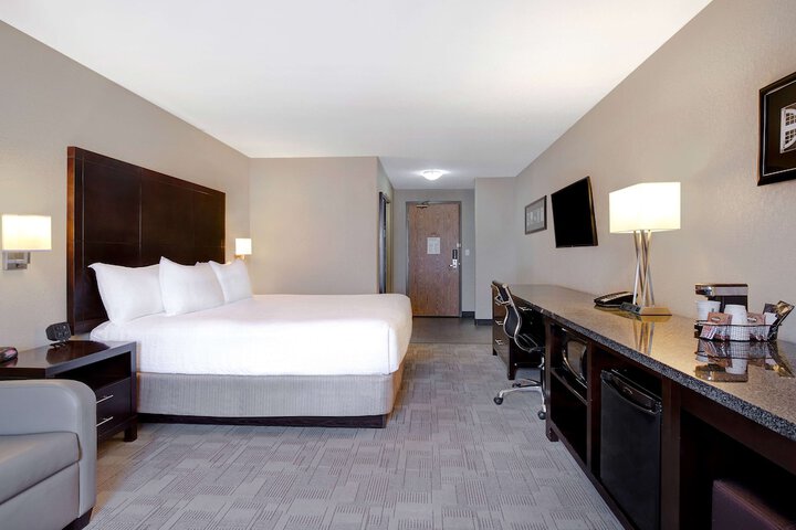 Days Inn by Wyndham Medicine Hat