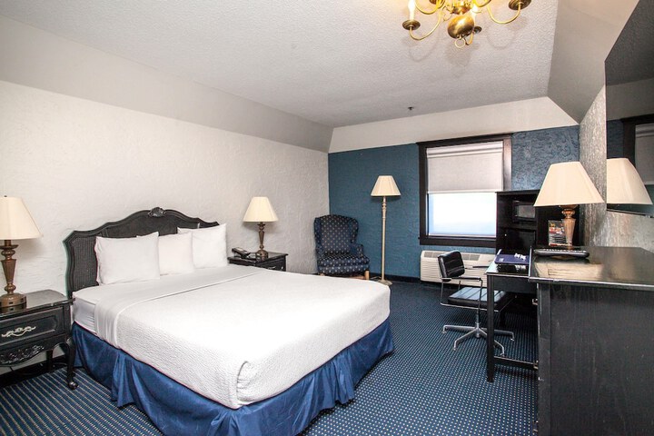 Chateau Hotel and Conference Center