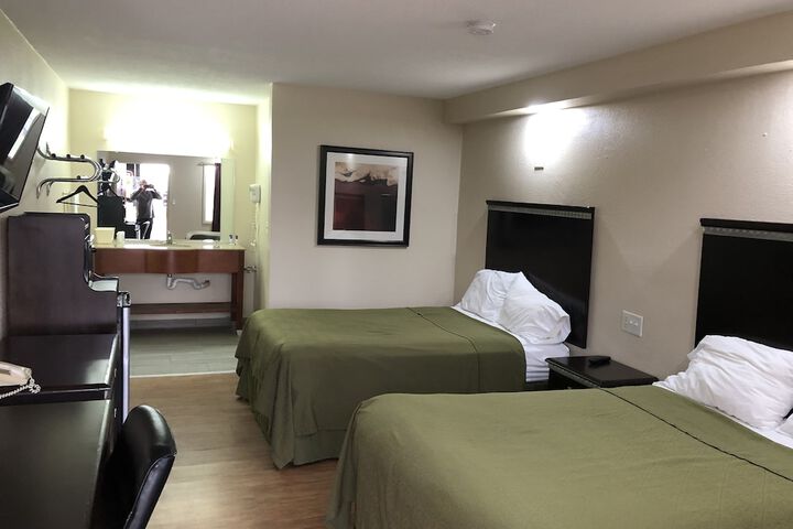 Room 8 of 15