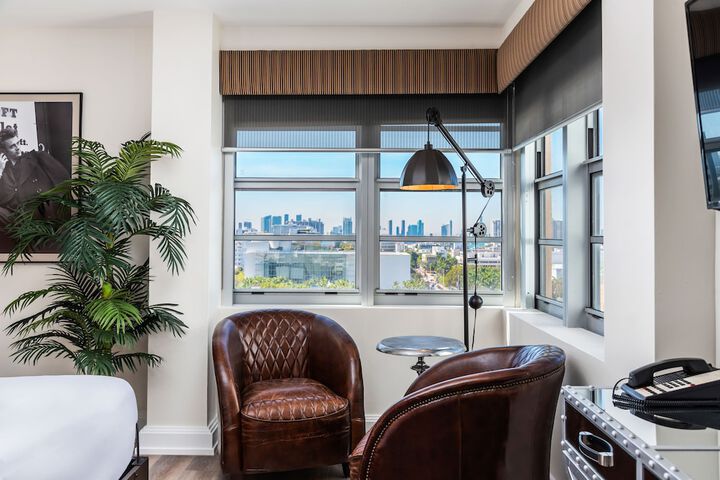 Room 73 of 176