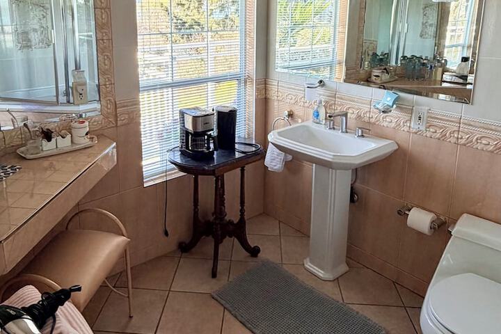 Ocean Breeze B & B
