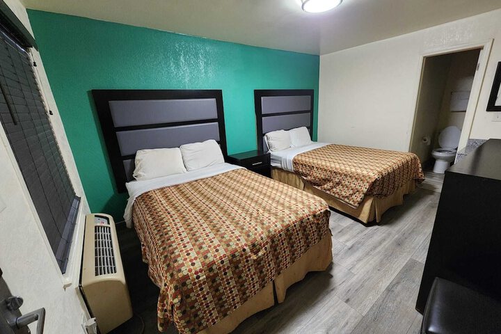 Room 22 of 38