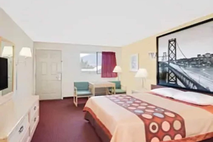 Room 27 of 30