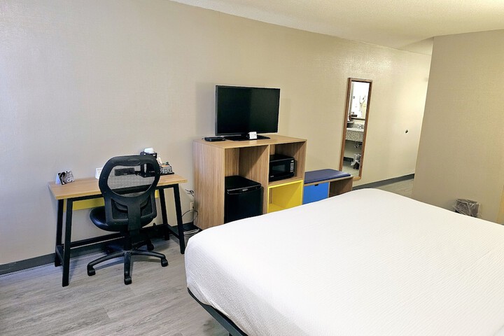Room 4 of 27