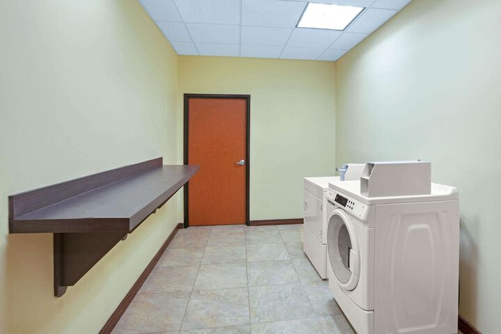 La Quinta Inn & Suites by Wyndham Houston Pasadena North