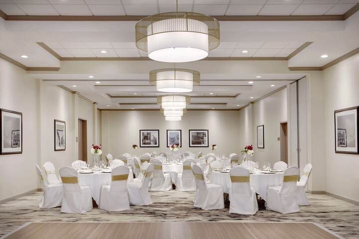 DoubleTree by Hilton Chicago Midway Airport
