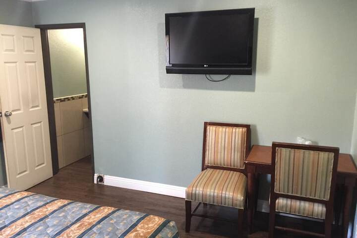 Room 18 of 28