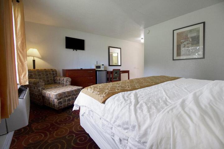 American Best Inn by OYO I-35 Perry near Lake McMurtry