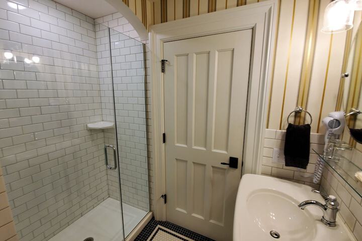 Room 12 of 22