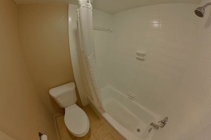 Room 21 of 35