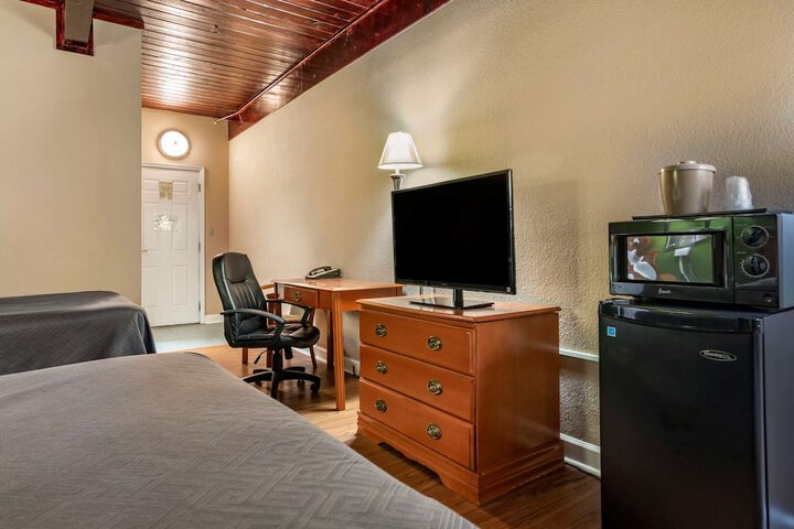 Room 8 of 18