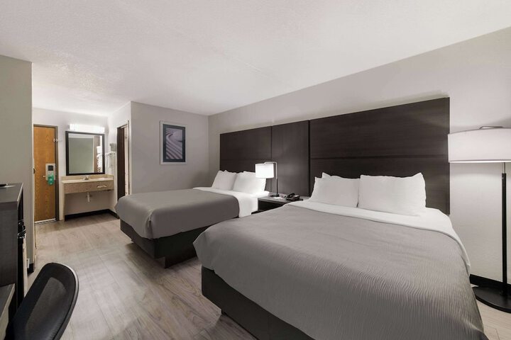 Room 32 of 52