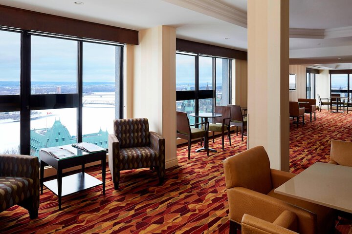 Lounge 61 of 76