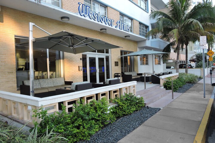 Hotel 2 of 128