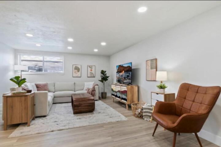 Modern Sugarhouse Condo Near Ski & Downtown
