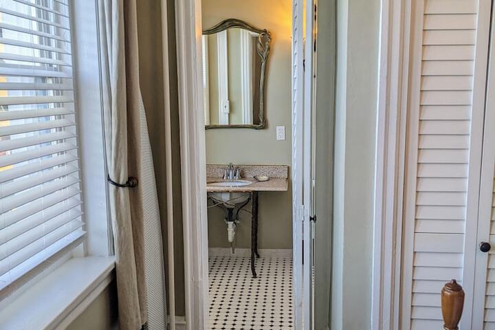 Room 72 of 119