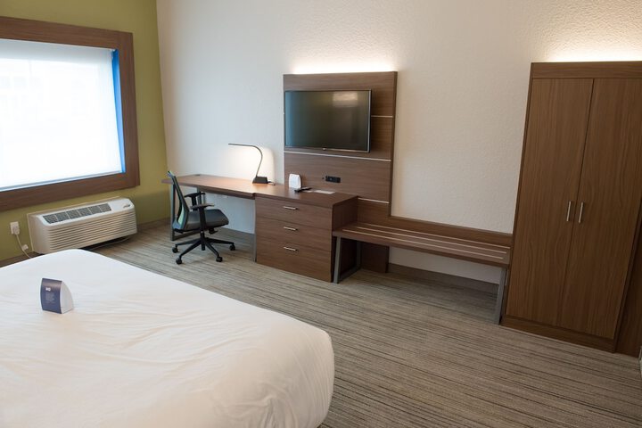 Holiday Inn Express & Suites Merrillville by IHG