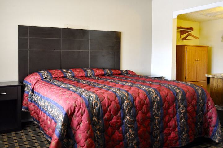 Room 9 of 32