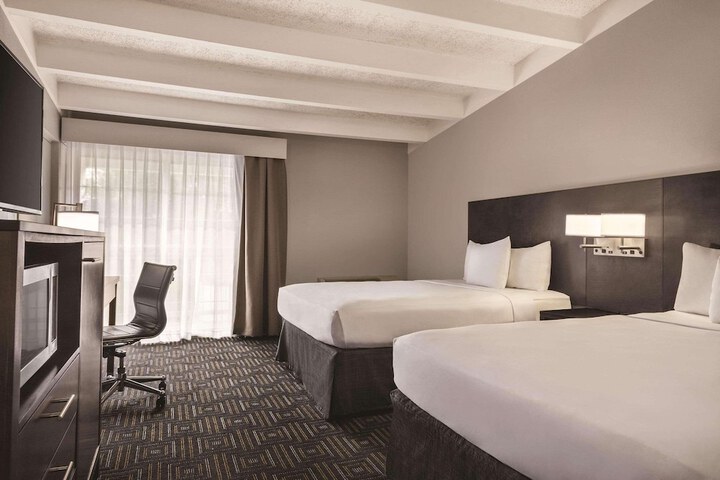 Country Inn & Suites by Radisson Woodbury, MN