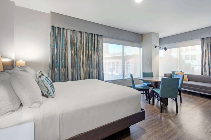 Room 30 of 52