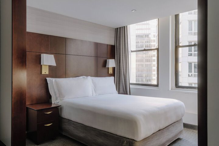 Room 33 of 62