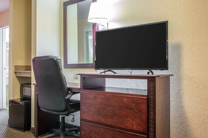 Room 8 of 19
