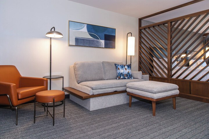 Room 25 of 49