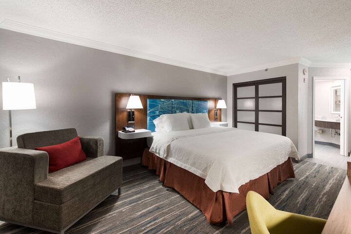 Hampton Inn & Suites Chicago / Hoffman Estates