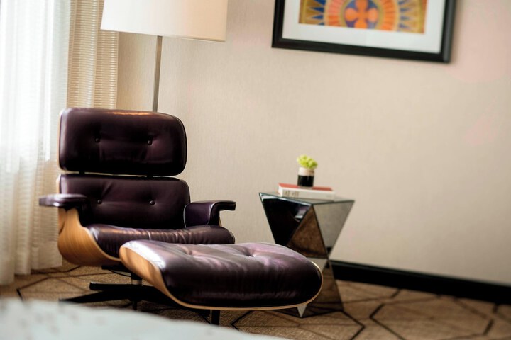 Lounge 91 of 101