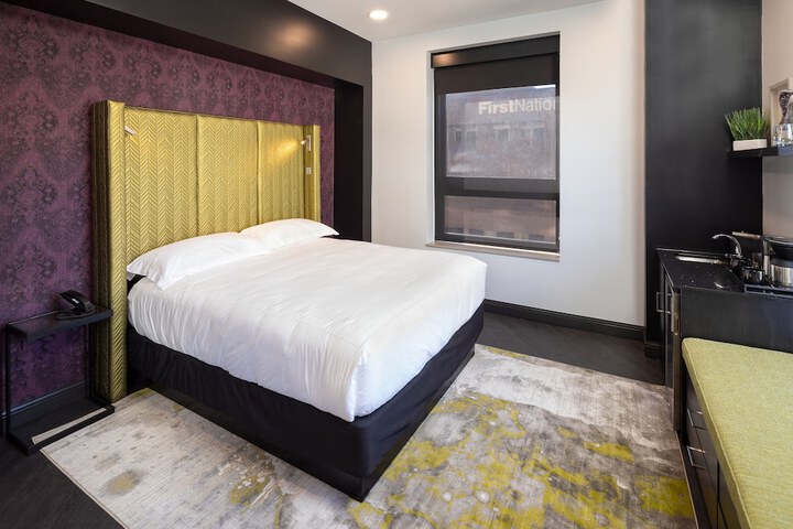 Room 28 of 80